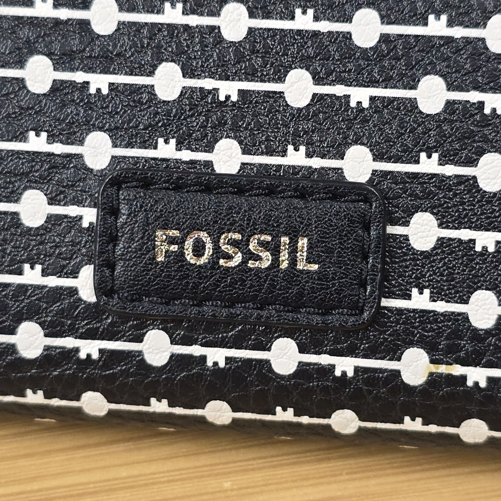FOSSIL Eyeglasses Case Folds Flat When Not in Use - Picture 4 of 15